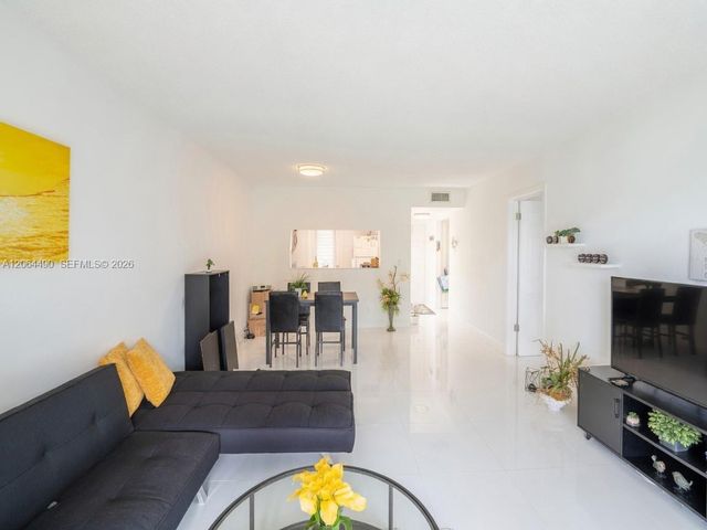 1201 Hillcrest Ct 205, Hollywood, FL 33021