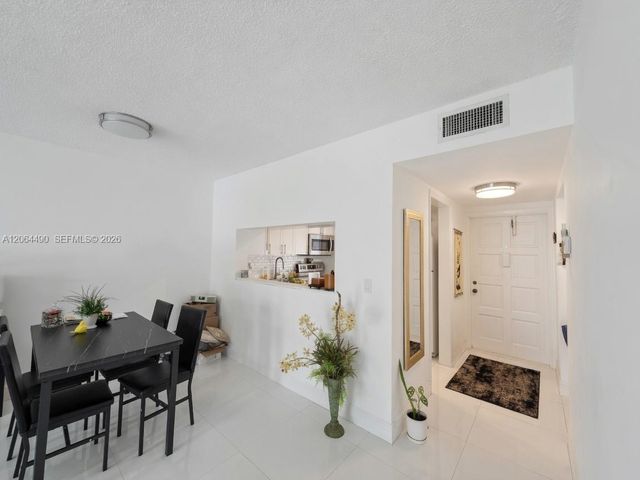 1201 Hillcrest Ct 205, Hollywood, FL 33021