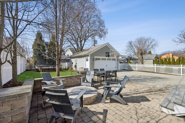 3900 Forest Avenue, Western Springs, IL 60558