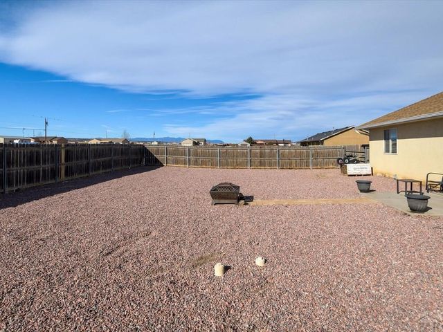 1479 N Moonbeam Dr, Pueblo, CO 81007