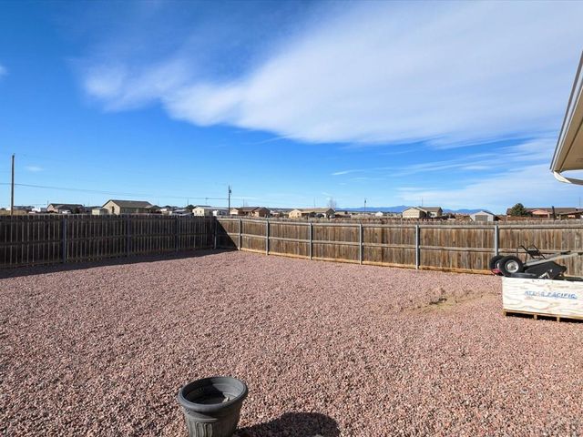 1479 N Moonbeam Dr, Pueblo, CO 81007