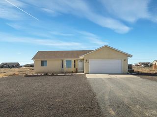 1479 N Moonbeam Dr, Pueblo, CO 81007