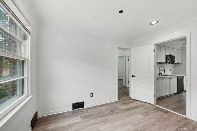12622 Promenade Street, Detroit, MI 48213