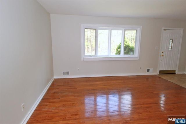 73 Winchester Road, Livingston, NJ 07039