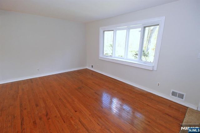 73 Winchester Road, Livingston, NJ 07039