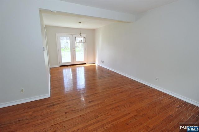 73 Winchester Road, Livingston, NJ 07039