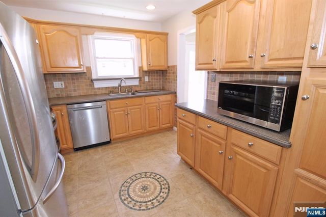 73 Winchester Road, Livingston, NJ 07039