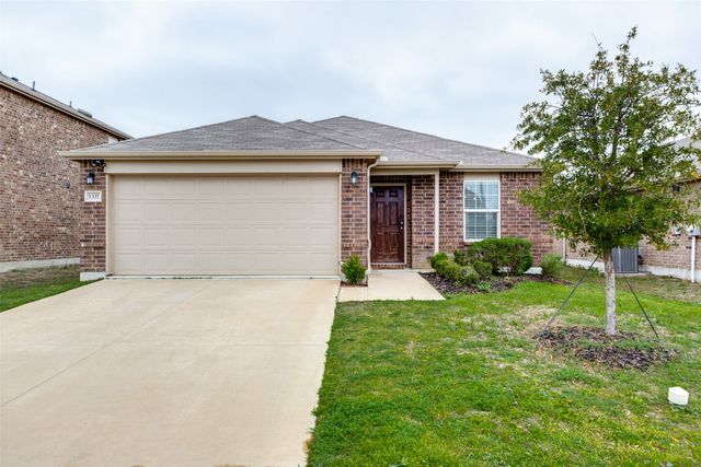 1337 Waggoner Drive, Aubrey, TX 76227
