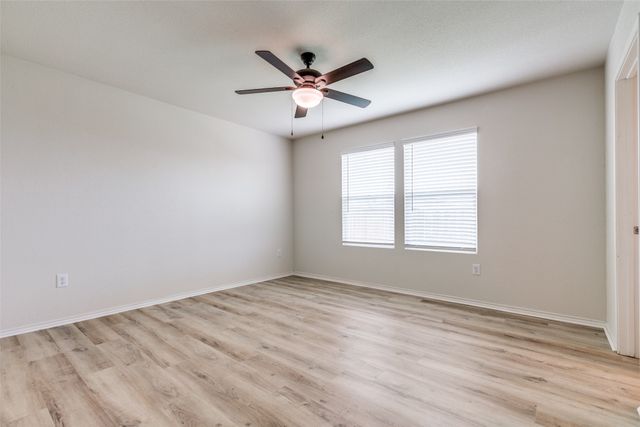 1337 Waggoner Drive, Aubrey, TX 76227