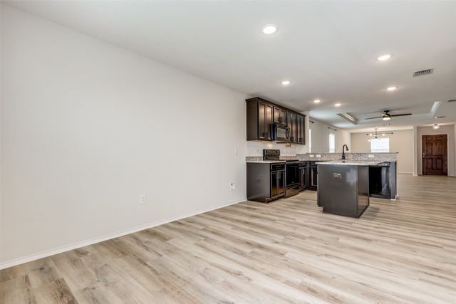 1337 Waggoner Drive, Aubrey, TX 76227