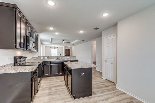 1337 Waggoner Drive, Aubrey, TX 76227