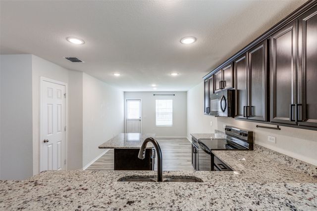 1337 Waggoner Drive, Aubrey, TX 76227