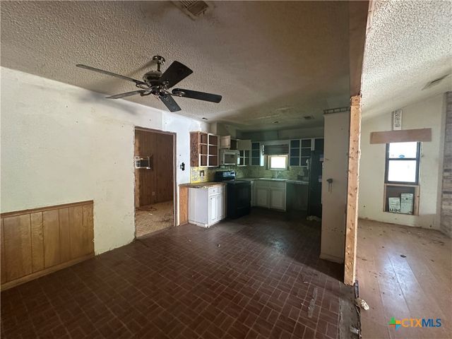 110 Hollis Lane, Gatesville, TX 76528