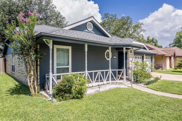 307 Enfield Drive, Highlands, TX 77562