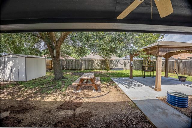 307 Enfield Drive, Highlands, TX 77562