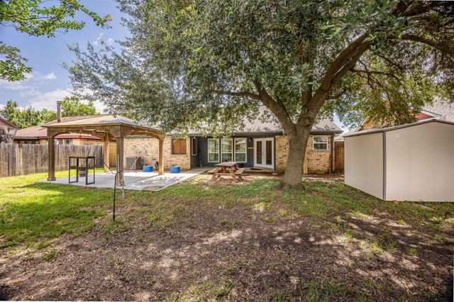 307 Enfield Drive, Highlands, TX 77562
