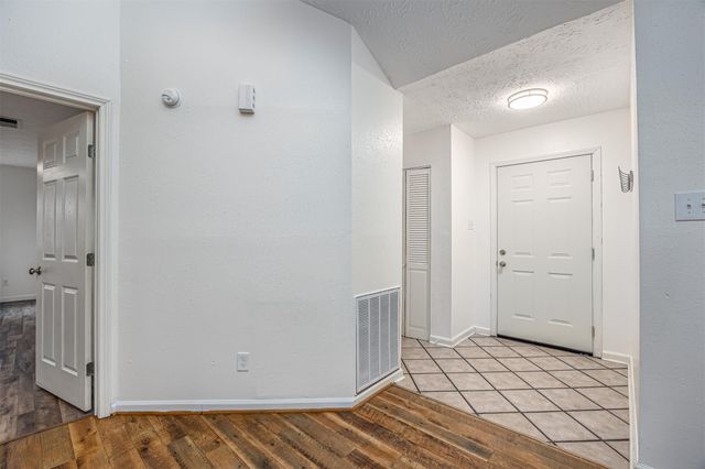 307 Enfield Drive, Highlands, TX 77562