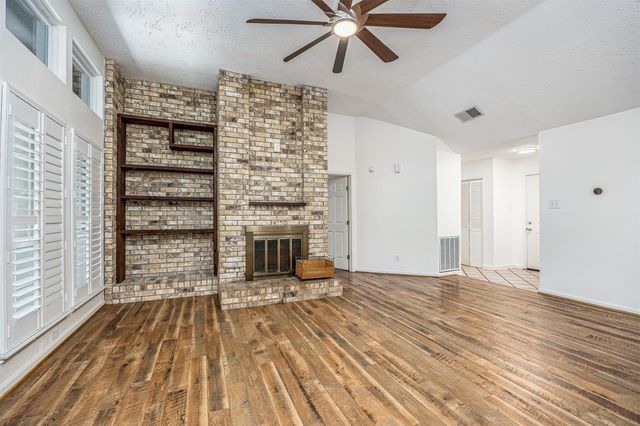307 Enfield Drive, Highlands, TX 77562