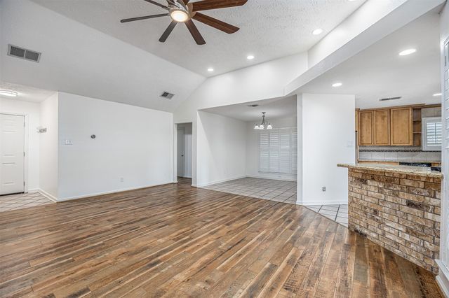 307 Enfield Drive, Highlands, TX 77562
