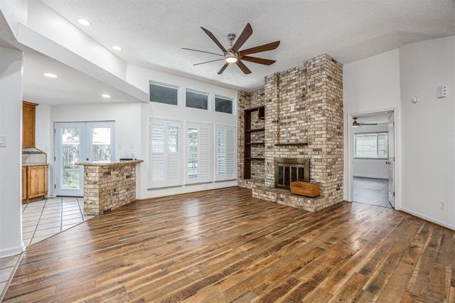 307 Enfield Drive, Highlands, TX 77562