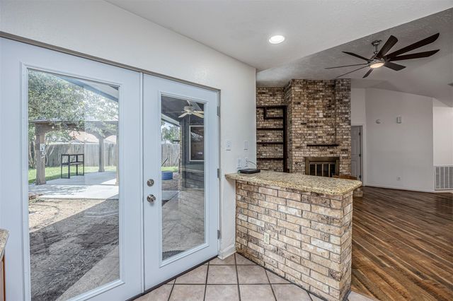 307 Enfield Drive, Highlands, TX 77562