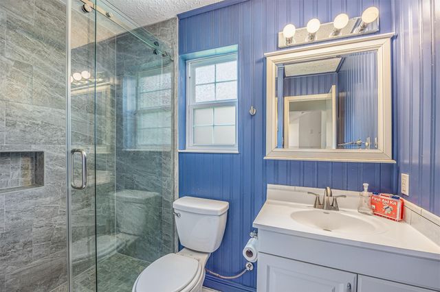307 Enfield Drive, Highlands, TX 77562