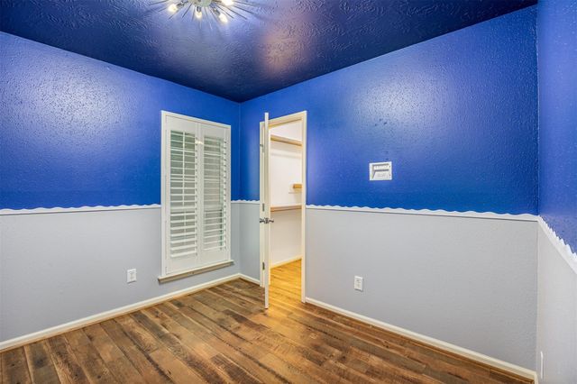 307 Enfield Drive, Highlands, TX 77562