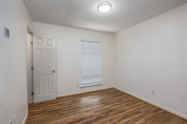 307 Enfield Drive, Highlands, TX 77562
