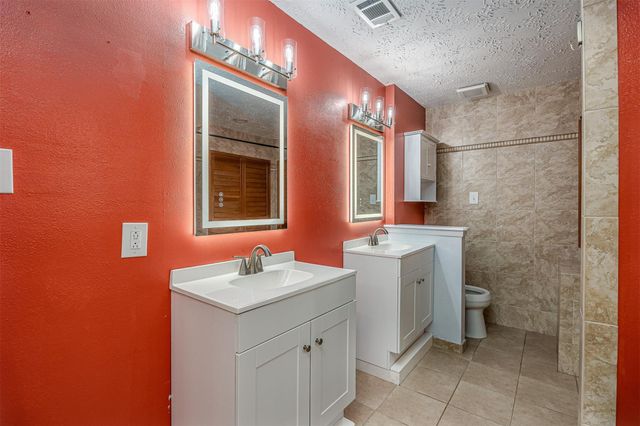 307 Enfield Drive, Highlands, TX 77562