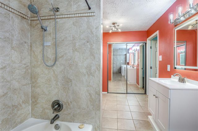 307 Enfield Drive, Highlands, TX 77562
