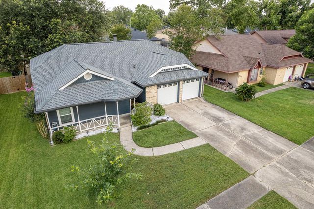 307 Enfield Drive, Highlands, TX 77562
