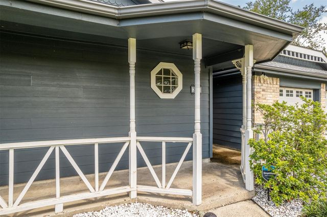 307 Enfield Drive, Highlands, TX 77562