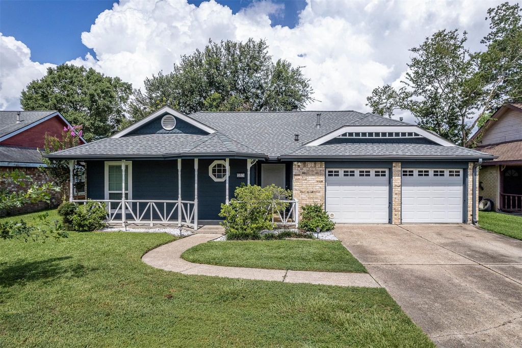 307 Enfield Drive, Highlands, TX 77562