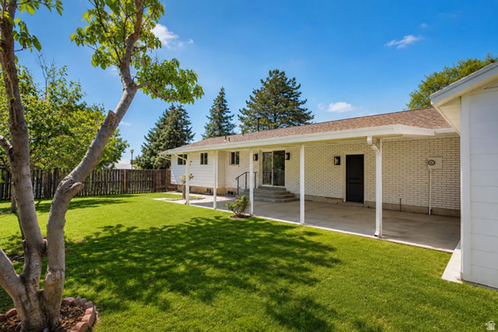 Image 3 of property listing at 1228 E NORTH EDEN CIR, Sandy, UT 84094