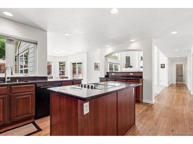 6129 S Newark Way, Englewood, CO 80111
