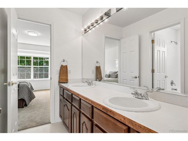6129 S Newark Way, Englewood, CO 80111