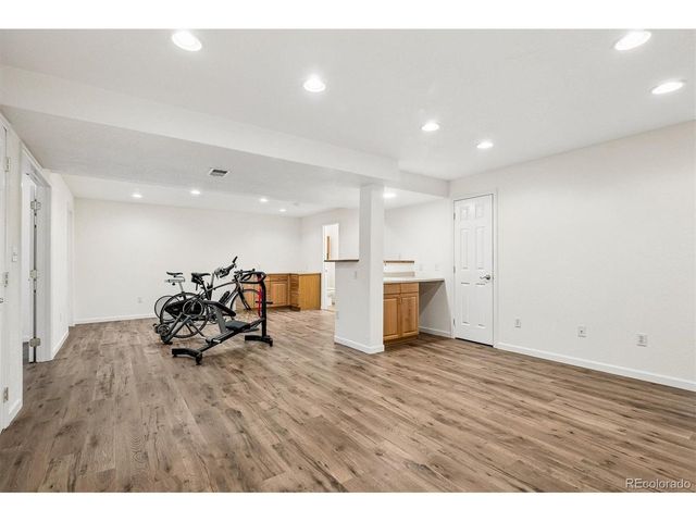6129 S Newark Way, Englewood, CO 80111