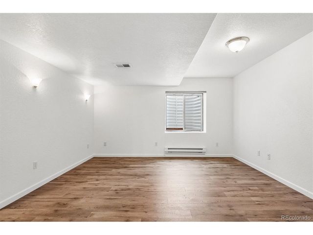 6129 S Newark Way, Englewood, CO 80111