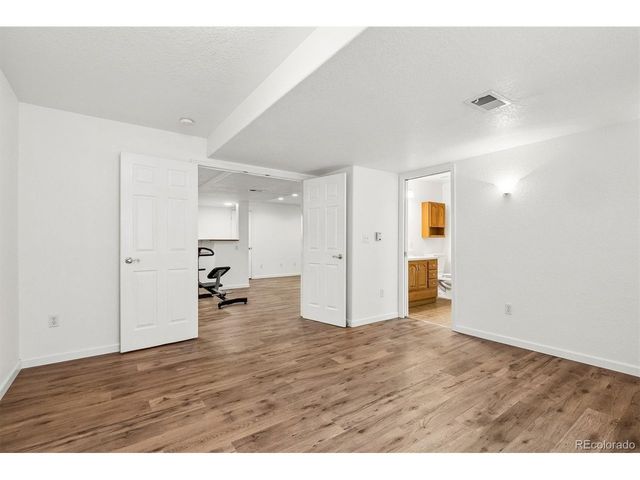 6129 S Newark Way, Englewood, CO 80111