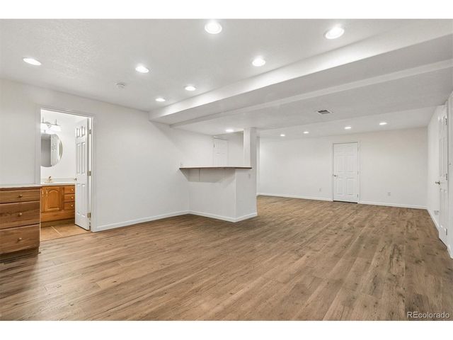 6129 S Newark Way, Englewood, CO 80111