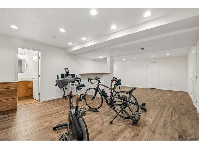 6129 S Newark Way, Englewood, CO 80111