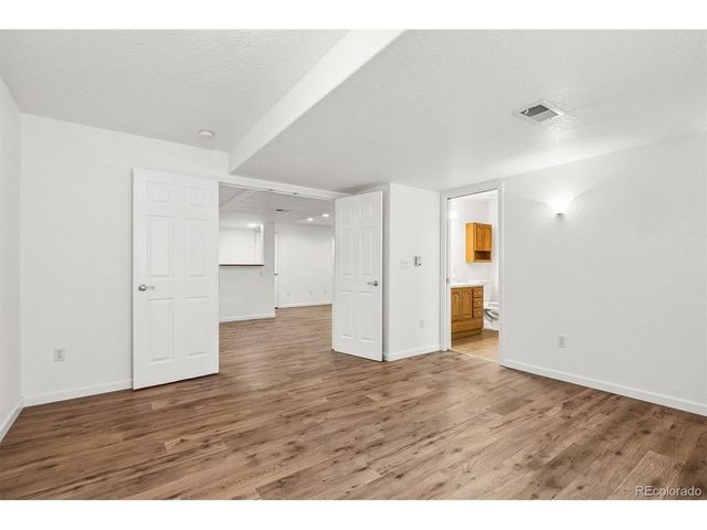 6129 S Newark Way, Englewood, CO 80111
