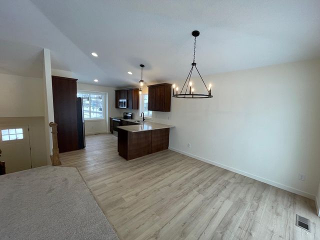 1411 34th Avenue SW, Cambridge, MN 55008