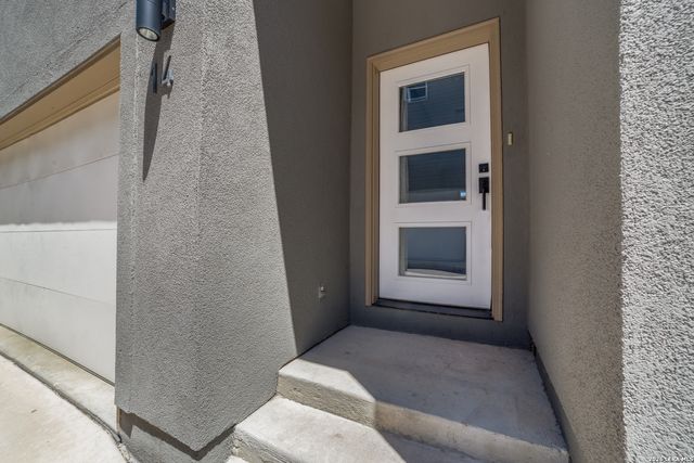 1618 W Lawndale Dr Unit 14, San Antonio, TX 78209