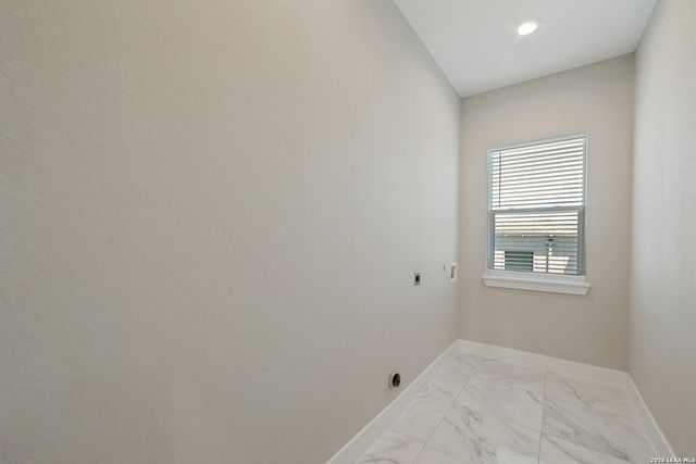 1618 W Lawndale Dr Unit 14, San Antonio, TX 78209