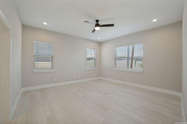 1618 W Lawndale Dr Unit 14, San Antonio, TX 78209