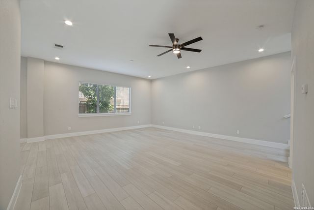 1618 W Lawndale Dr Unit 14, San Antonio, TX 78209