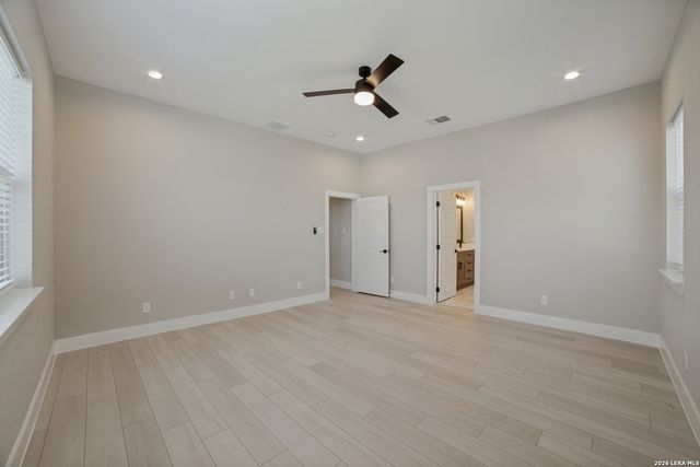 1618 W Lawndale Dr Unit 14, San Antonio, TX 78209