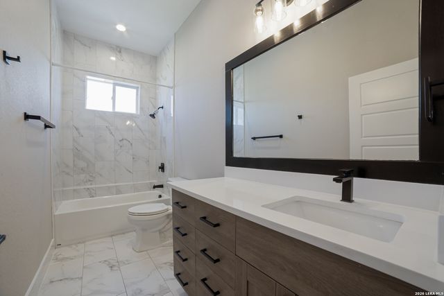 1618 W Lawndale Dr Unit 14, San Antonio, TX 78209