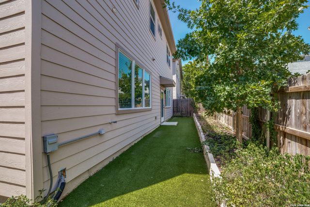 1618 W Lawndale Dr Unit 14, San Antonio, TX 78209